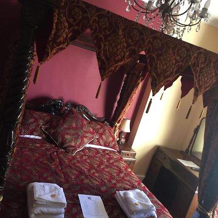 Отель The Red Lion Llangadog Экстерьер фото