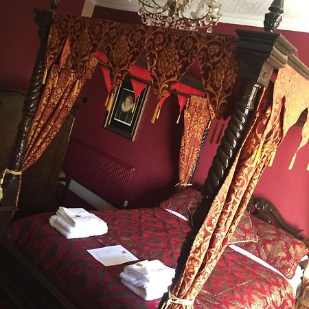 Отель The Red Lion Llangadog Экстерьер фото