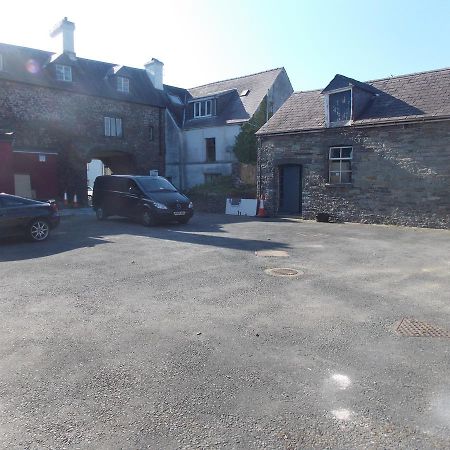 Отель The Red Lion Llangadog Экстерьер фото