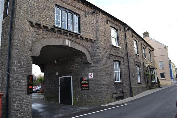 Отель The Red Lion Llangadog Экстерьер фото