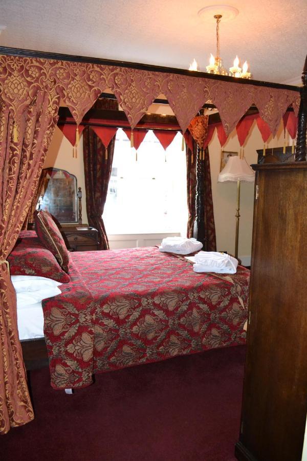 Отель The Red Lion Llangadog Экстерьер фото