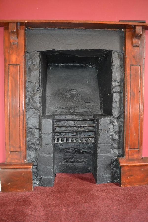 Отель The Red Lion Llangadog Экстерьер фото